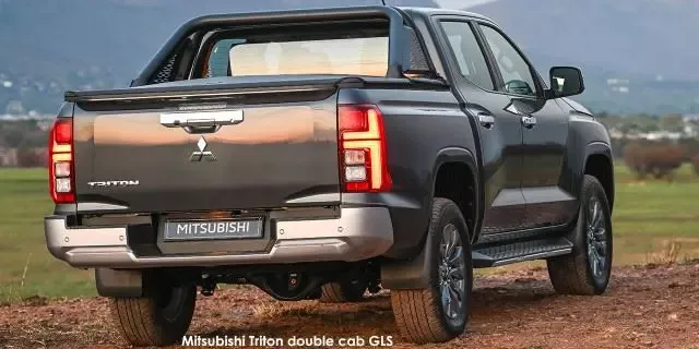 Vehicle Image for 8/10for Mitsubishi Triton 2.4DI-D double cab GLS 4x4 manual